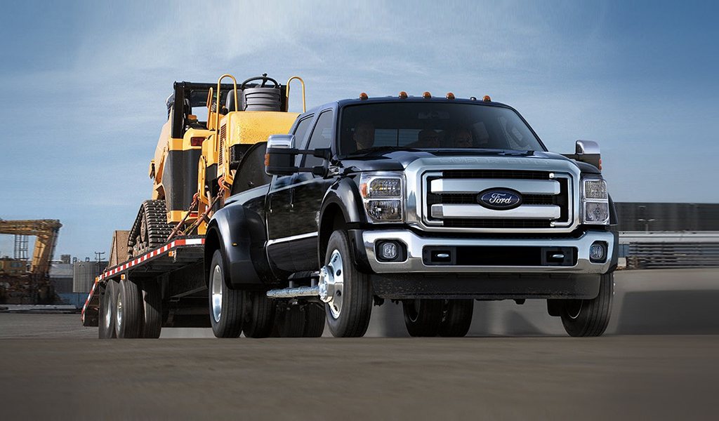 卡车运载水罐车